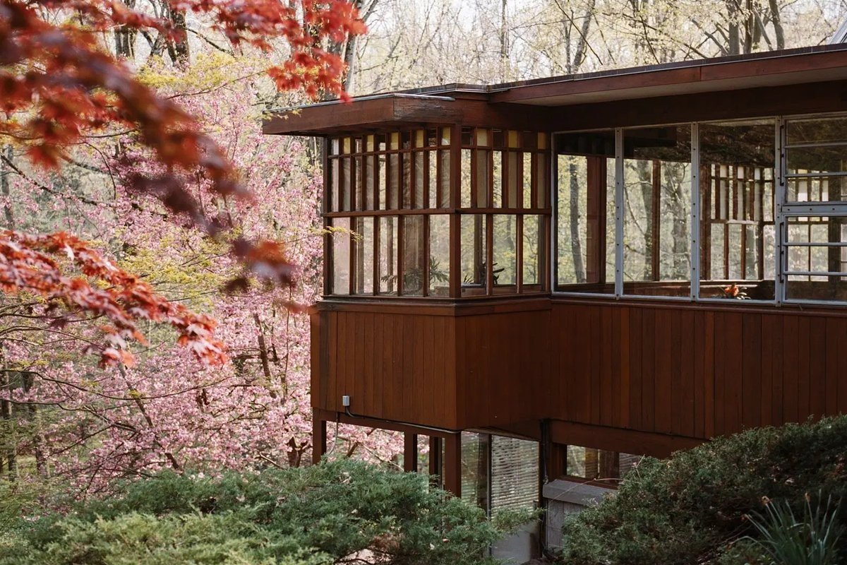 designskye_'s tweet photo. planned around Frank Lloyd Wright's Usonian principles

the Bier House

designed by Kaneji Domoto https://t.co/4IJMn0yIoc
