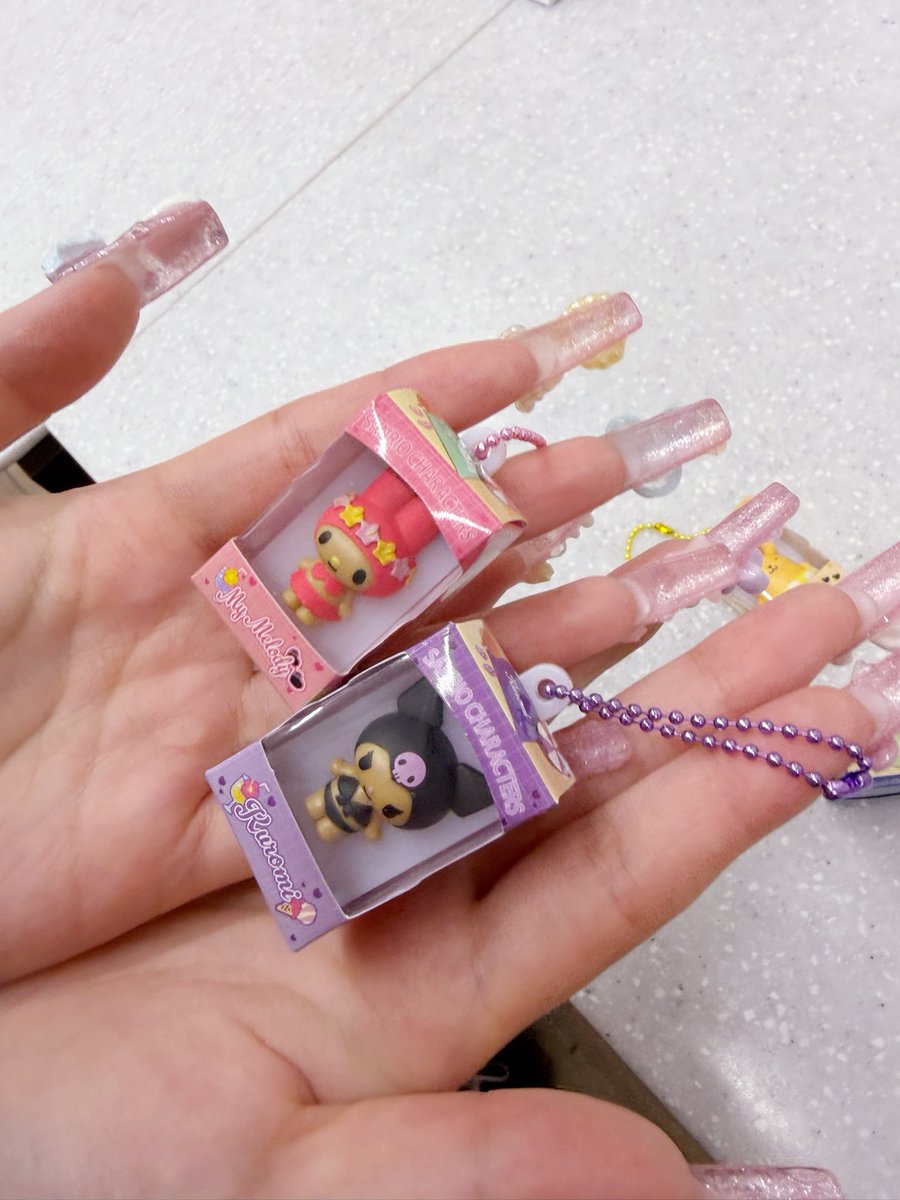 uyts_d's tweet photo. 友だちと2店舗ハシゴした結果！
2個ずつ買って2回ともプリンとタキサムかぶったんだけど笑笑
→リベンジの3回目！ https://t.co/nD41FM5DtL