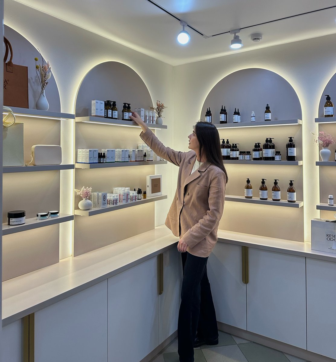cynthiafofaah's tweet photo. I’m happy such a beautiful RESEDA ODOR distributor center has opened in Murmansk. I’ll soon see Anna for facial skin, hair and scalp diagnostics to adjust my home care and find solutions for hydration, lifting, hair loss and oily scalp. https://t.co/g7USTNJ1nN
