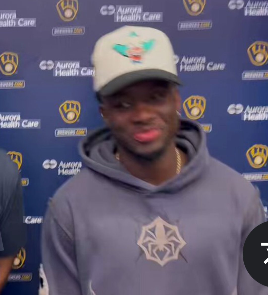 bburch22's tweet photo. Lara walk off, bust out the Krusty hat kid! https://t.co/SrvckIZmP5