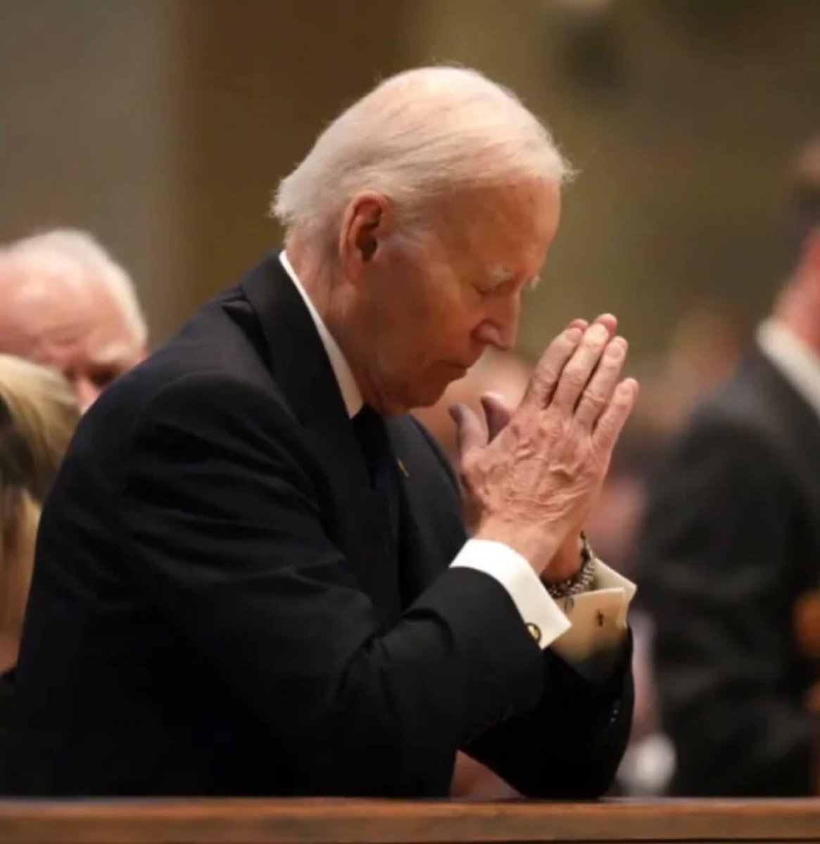 Elizabeth71729's tweet photo. President Biden announced that the radiation treatment he underwent for prostate cancer “worked as intended.”. So happy. https://t.co/a5cpymfF1V