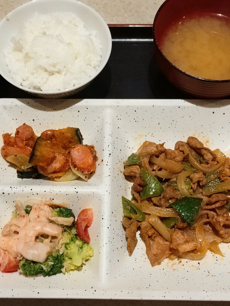 tukiko_18's tweet photo. 本日（9月9日）のランチプレート。メインはポークケチャップ（肉）、赤魚のムニエル（魚）、おすすめはシーフードサラダ！お肉、お魚はどちらか選べます。菜呑タイ���（夜）でも単品で召し上がれます🍺蒸し暑い日は食べて元気に
＃西大井ランチ　＃定食　#惣菜　#弁当　#和食　#1人呑み #西大井居酒屋居 https://t.co/83r0TJ697g