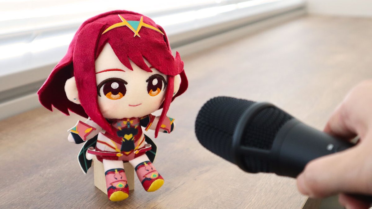 MONOLITHSOFT's tweet photo. 【これ聞いてみた】
開発スタッフに聞いてみたことを、不定期にゆるくお届けします。

▼今回の質問
今の職業になってから、日常でクセになったこと

▼スタッフの回答
「必要もないのに自分の重心の限界に挑戦した姿勢になってしまう。アニメーターとして重心への理解の無さに苦しんだ覚えがあるため。」アニメーター

「年齢による話し方、言葉選びの違いや、崩し方の変遷を追う。例えば、今の若者は『違うくない？』って言ってるけど、自分の感覚だと『違くない？』までが許容ラインで、もう少し前だと『違ってない？』だな、とか…。」プランナー

「通勤ルートの中でも、駅の建物がどんな構造をしているのか、また床のタイルのデザインが気になったりと、ふとした風景でも考えながら歩くことが増えました。」2Dデザイナー

「人の歩き方の癖など、体のどこが連動して動いているのかふと見てしまう。」アニメーター

「街で空き缶などを見ると、なぜそこにあるのかを考えてしまいます。誰かが捨てて、雨風や道の影響でそこに辿り着いているはずなので、そういった物語まで想像してしまいます。
背景制作でも、物を適当に配置するのではなく、そこにある理由や流れを意識するようになりました。」3DCGデザイナー

みなさんはクセになっていること、ありますか？
#モノリスソフトの日常