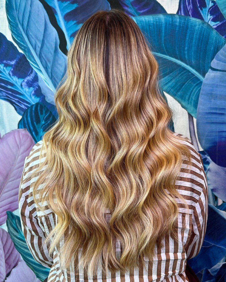 marisin12's tweet photo. For Giovanna, we enhanced her natural color with a honey gold blend. Warmth and brightness elevate her look without changing it, for a sophisticated result that feels truly hers. Visit N&amp;S Parrucchieri in Padua or Cadoneghe. Write to book your https://t.co/JAm54AThub