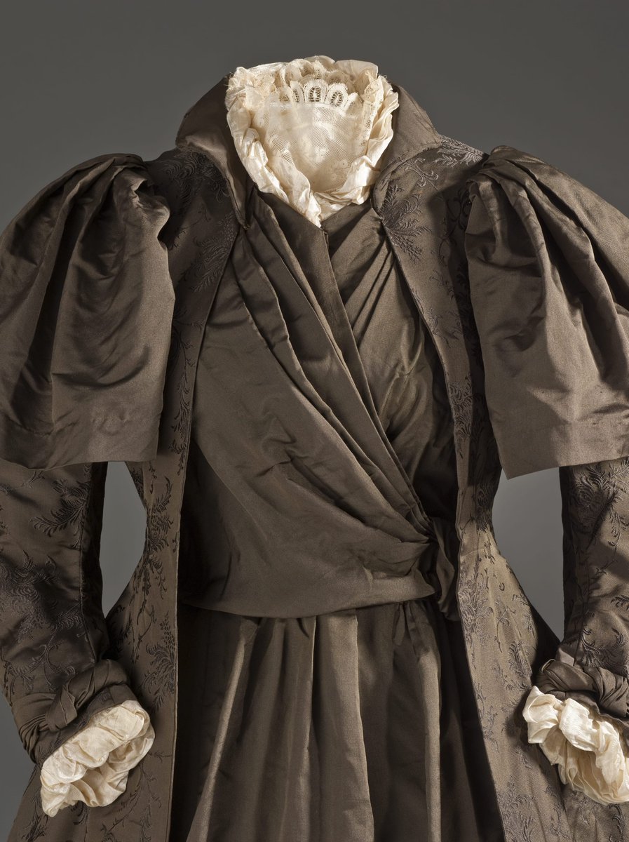 plummie9's tweet photo. London
Liberty & Co.
Regent Street.

Tea Gown, c. 1895

Silk twill and silk twill with supplementary weft-float patterning, with silk plain weave.

" The tea gown—a loose, informal dress worn at home for afternoon  entertaining—was a European innovation, inspired by traditional Asian  garments.
Historicising details (such as the cape sleeves) and muted colours  popularised by the Aesthetic movement were hallmarks of Liberty  & Co."

@LACMA 
#FashionHistory