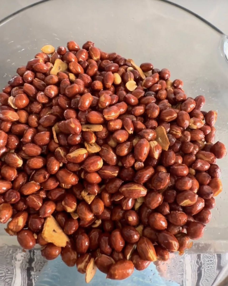 romaryto's tweet photo. What kind of strange adobo is this, Ana? https://t.co/MFVq3jmEue