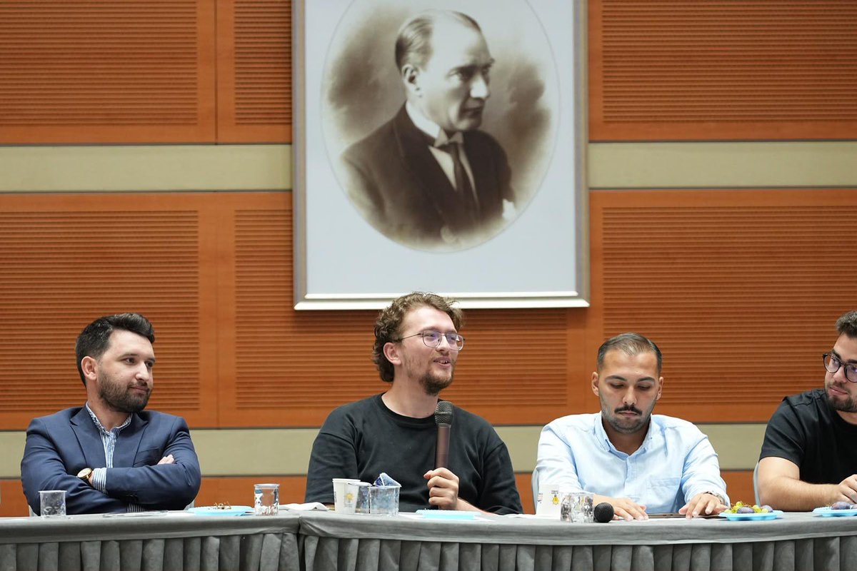 akgencistanbul's tweet photo. İl Gençlik Kolları Başkanımız @nevzatyucetr başkanlığında İl Yönetim Kurulu Toplantısı gerçekleştirildi. https://t.co/7FxDwS99Ym