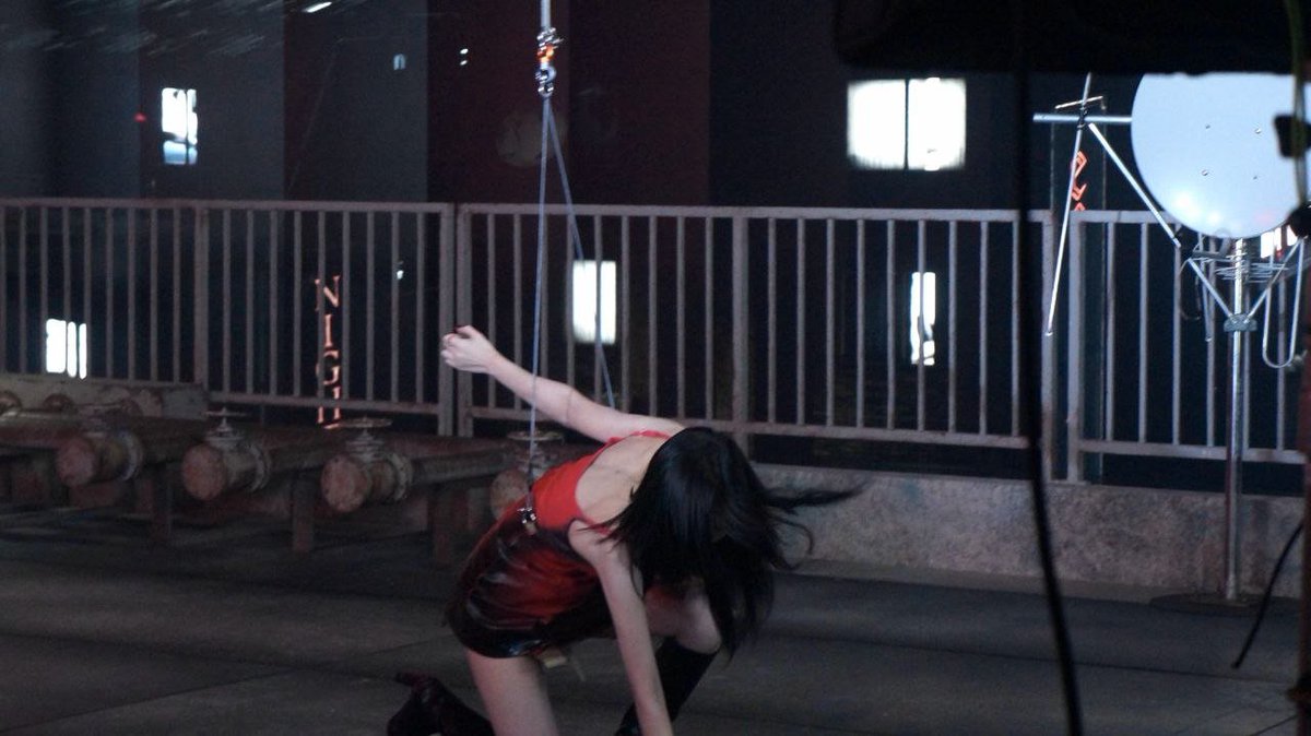 Ahyeuoni's tweet photo. ꒰ 🦇💭 ꒱  nightcrawler energy in Sin City! ✧ flying through the neon skyline, with rockin’ leather boots and red and serving ultimate action heroine vibes! absolutely zero fear, pure main character power …🌕👠 owning the night like a boss. https://t.co/CnUeT0GGZr