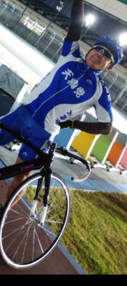 matsu10765's tweet photo. 世界の松井🚴💨🌏お知らせ〜ですやん☝️四日市ナイター競輪🚴💨🏁🌠ガールズ競輪💕スタート🏁みなさんお楽しみに四日市ナイター競輪場へご来場🤚ご期待✌️応援🙌投票☝️ヨロシクおねがいします🙌世界の松井🌏競輪守り隊員出動💪ファイ❗　#四日市ナイター競輪　#ガールズ競輪　#世界の松井　#天狗党レース https://t.co/Mpu90EZkcV
