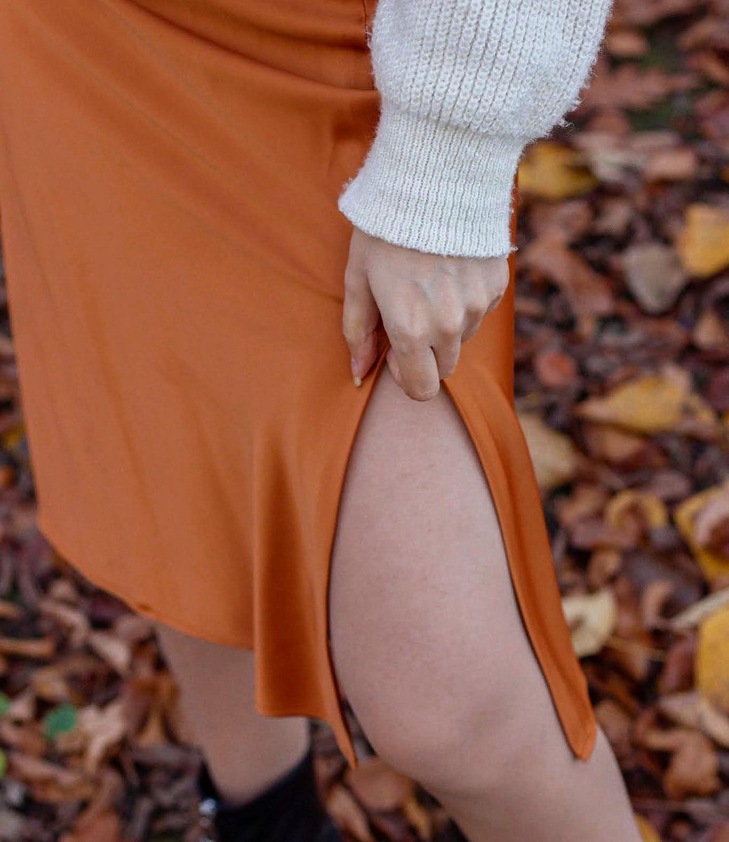 PVH2011PVH's tweet photo. Even though I blend into the background color-wise, the autumn photoshoot is complete. The full post from this session is waiting for you on the blog. https://t.co/hUO5LbA4Px