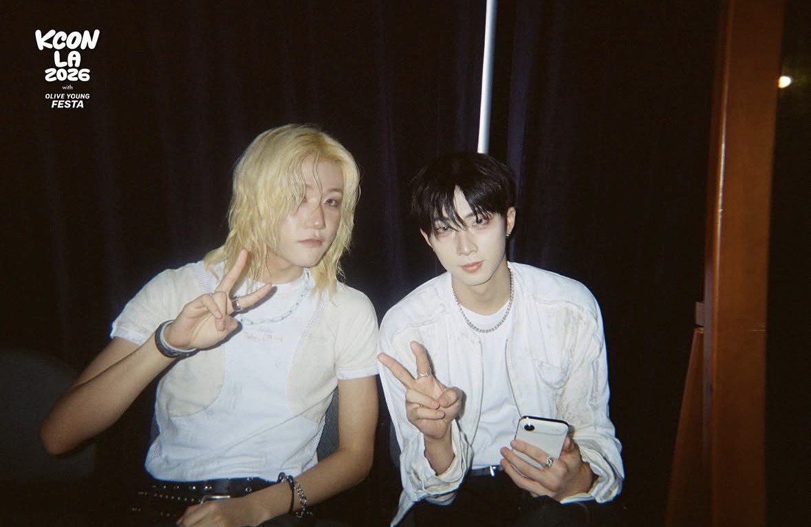 seobjecttt's tweet photo. JISEOB BYE BYE BYE BYEEEEE https://t.co/3SVlluJiZh