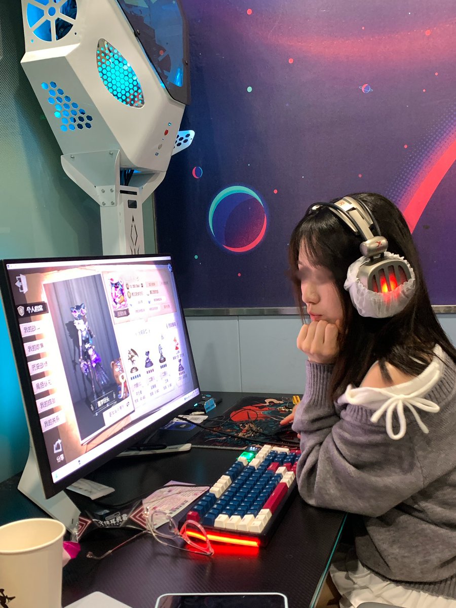 May3ound's tweet photo. 有人玩第五人格吗🌚 https://t.co/x5n9lqKFcD