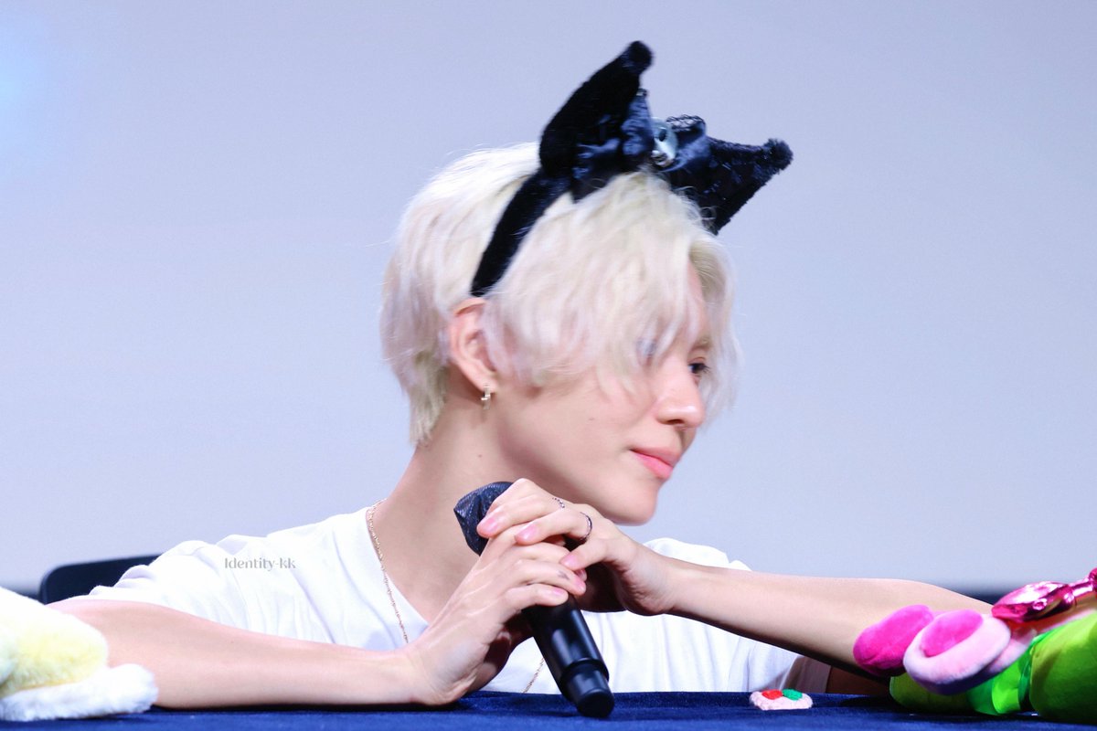 identitykk718's tweet photo. 260906 태민 위드뮤 팬싸 

쿠로미 😈💜
핫핏츄 🤨😄💘💓 

#태민 #TAEMIN #テミン #泰民 https://t.co/GUhPZ2JHhm