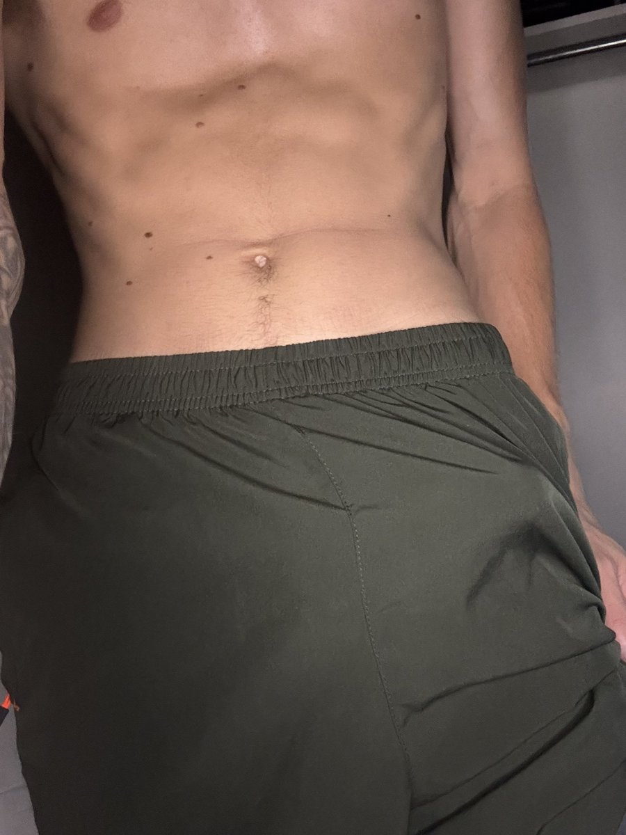 TheBuildingJake's tweet photo. Something poking out 🤭🤭 https://t.co/9WxSIAbw8c