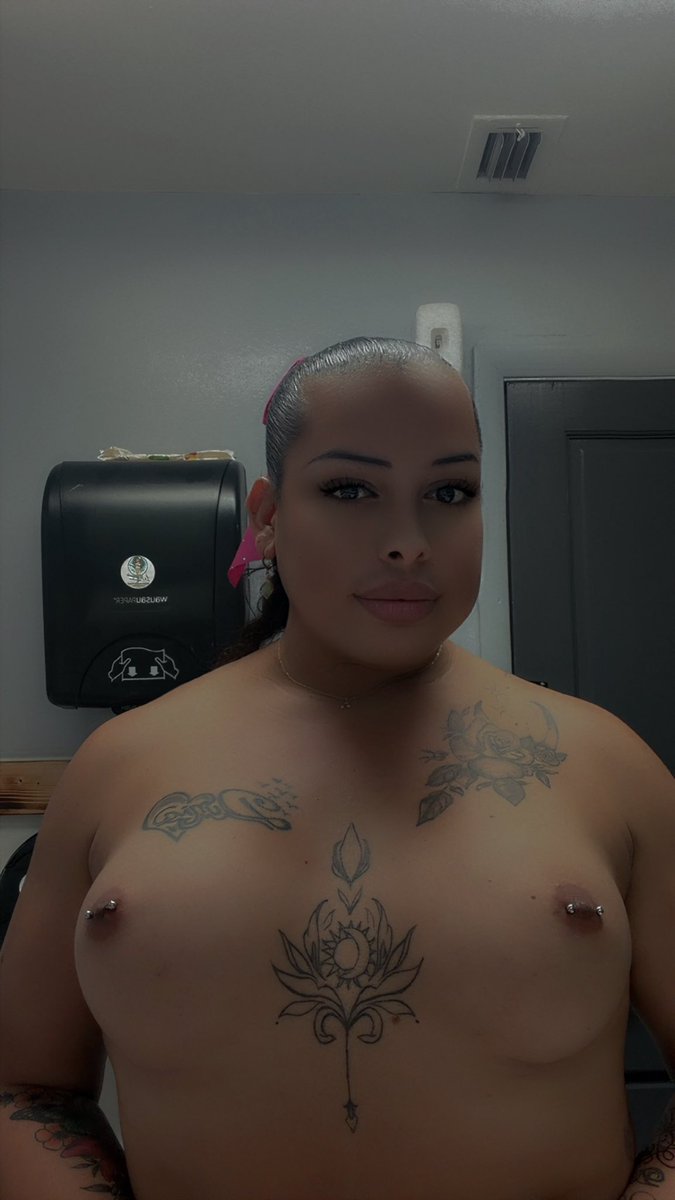 Daniela90364886's tweet photo. Me encantan mis nuevos piercings https://t.co/fgzyaOHmu9