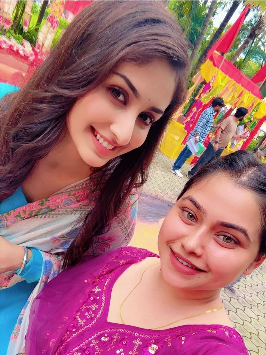 moumitataurus2's tweet photo. The way jabalpur wale hype her, support, love crazy for her it's clearly visible. it's melt my heart. Blessed my pretty girl anchal β€π same things happened when she did kyun uthe dil chod aaye, Barristerbabu and Parineetii show.
#AnchalSahu
#Merasindoor https://t.co/X5NdlID0yl