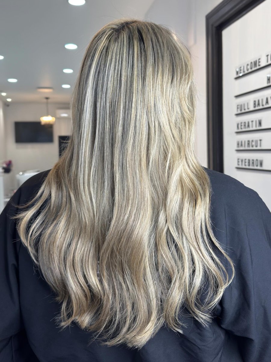 LeandrinHo_69's tweet photo. New season, new blonde. Spots fill fast—book now to get your perfect tone. https://t.co/uwoNTJL2m0