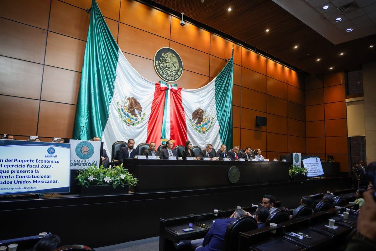 JessiSaiden's tweet photo. 🇲🇽 Tras entregar el Paquete Económico a l@Mx_Diputados , el secretario de Hacienda @Edgar_Amador_Z donde se destacan 4 pilares clave para 2027: mercado laboral sólido, sector externo dinámico, fortalecimiento de la inversión e inversión extranjera directa. 
#PaqueteEconomico2027 #TodoElPoderAlPueblo