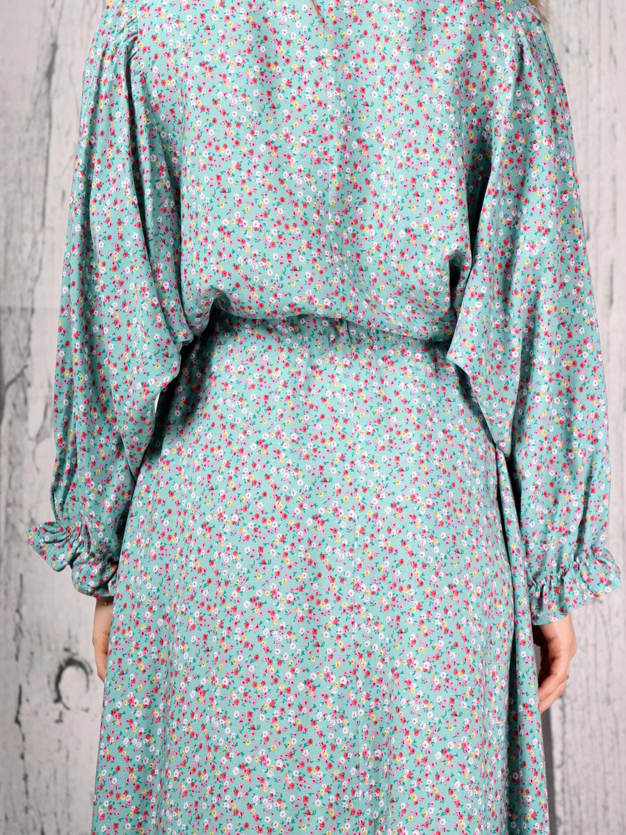 cassinhodias2's tweet photo. Staple dress “Polyushka”
Color: green
Sizes: 46–54
Price: 3, 000 rubles
Order online via our website or message us: +7 912 043 7362 https://t.co/grycZCv2IZ