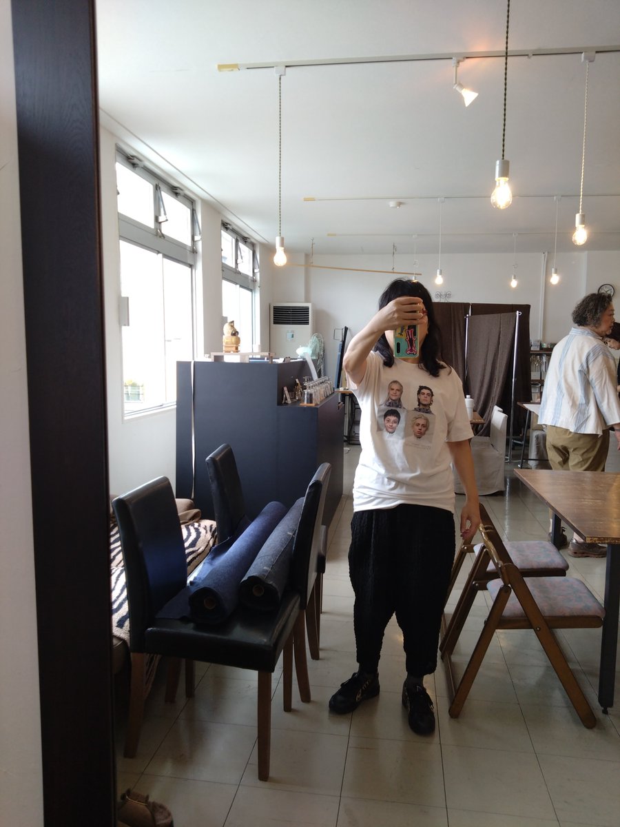 jan29_kitten's tweet photo. 今日仕事
顔色悪い方のTシャツ笑 https://t.co/t1iZOif2xO