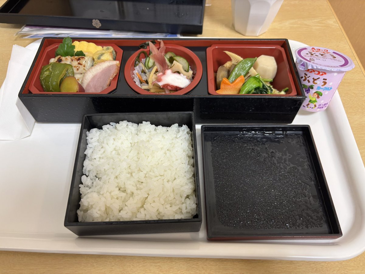 nerucha7's tweet photo. 毎年恒例の健康診断の弁当　
美味いもの食べなきゃ生きてる意味なし👍 https://t.co/Uho9fF6qie