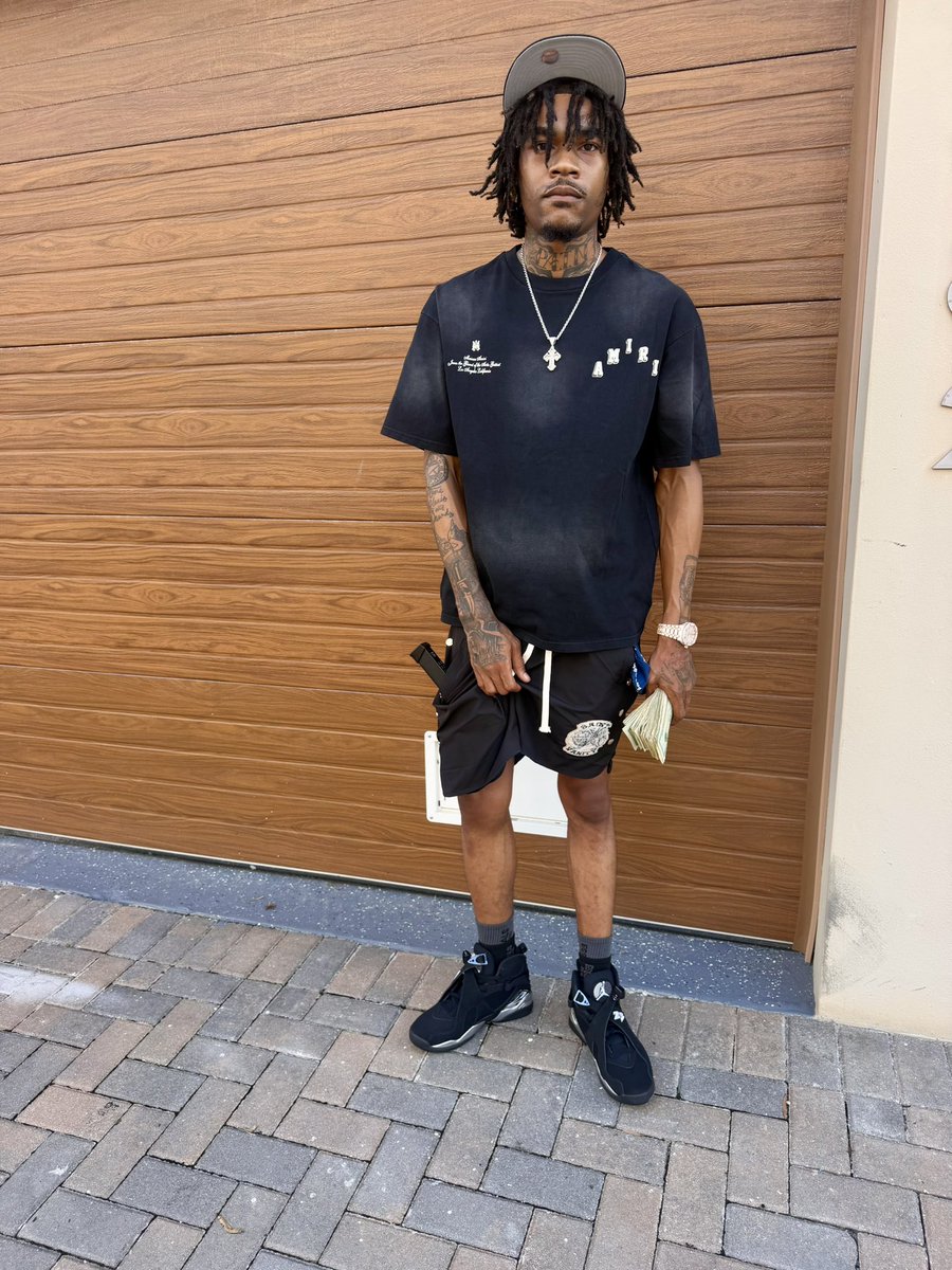 Skoo2Rude's tweet photo. Youngest baller out the crew!💰 https://t.co/yXWasq3JwK