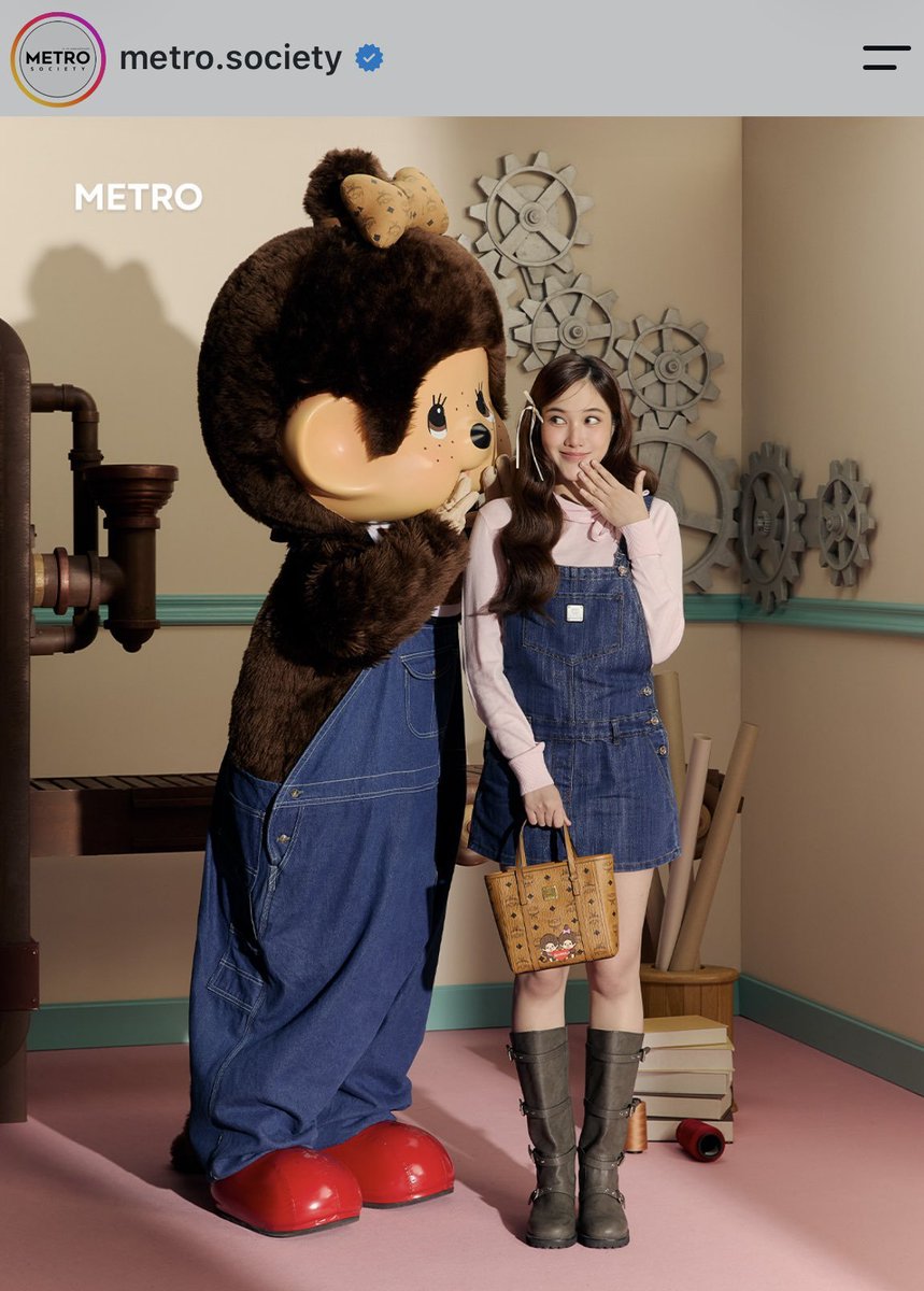 jadhao_j25494's tweet photo. Freen Sarocha is now a "Friend of the House" of the MCM brand.

"For this campaign, Freen Sarocha, a Friend of the House of MCM, joins the campaign photoshoot and presents the collection in a contemporary style."

#srchafreen‌ #FreenSarocha 
#MCMThailand
#MCMxMonchhichi https://t.co/ultALKPKMx