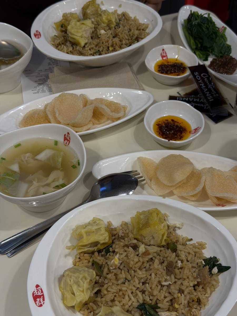 featchalin's tweet photo. first time eating at a clean chowking branch kinda nervous… https://t.co/WmrdjtbG0R