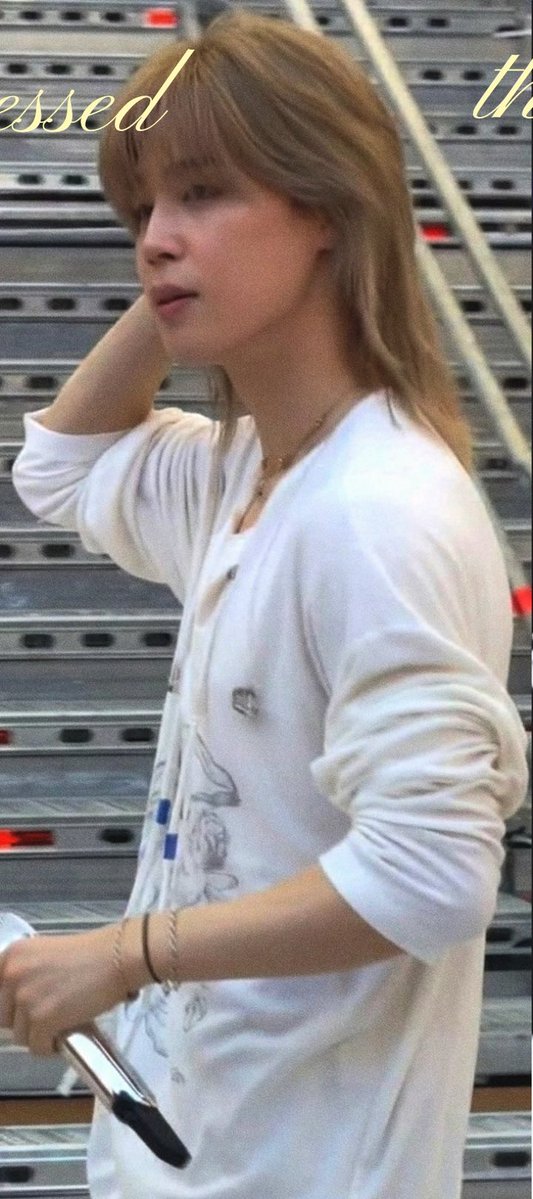 soulmatebtss's tweet photo. just imagine Jimin with blonde hair and bangs like this https://t.co/qEoDZh5Luw