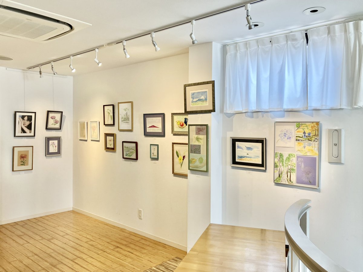 ono_space's tweet photo. ただ今ONO*Space全館にて 京都の絵画教室「アトリエセン」さんによる作品展開催中です🖼️約40名の生徒さんの主に生物をモチーフにした色鉛筆や水彩作品120点あまりがスペースいっぱいに飾れました。会期は13日15:00迄。お近くへお越しの折には是非お立ち寄りください💐 https://t.co/xncNHHZH4i