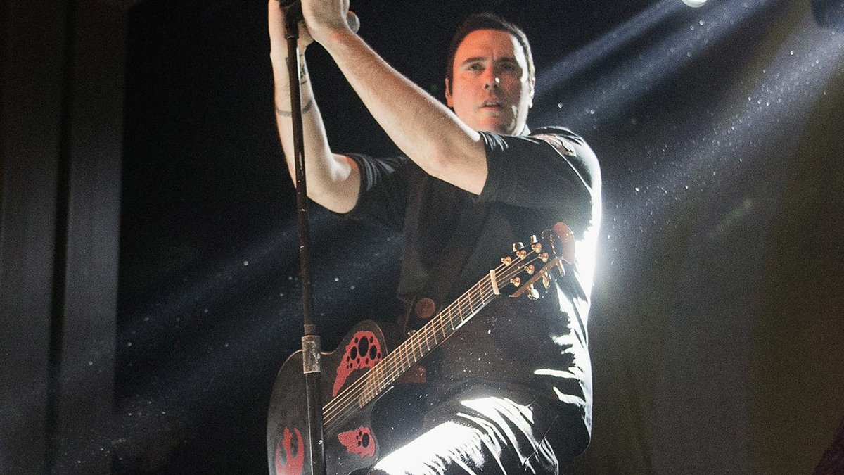 IGN's tweet photo. Benjamin Burnley, lead singer and guitarist of the rock band Breaking Benjamin, took five minutes during a concert in New Jersey to rant about his feud with a fellow Fallout 4 modder. https://t.co/2gUAHZXwGM https://t.co/drcSDN3wwQ
