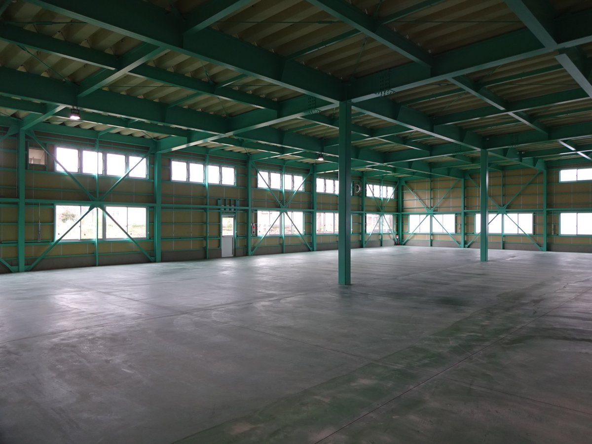 niipure's tweet photo. 【施工事例】
倉庫　鉄骨造平屋建て　900㎡
#新潟プレハブ工業　#建築　#倉庫 https://t.co/8pew9LzmBW