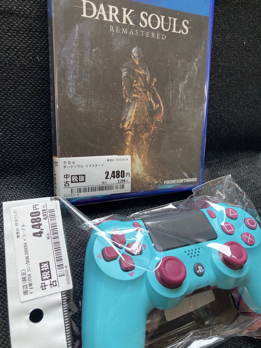 sin18yu30's tweet photo. ゲオセールは何も買わなかったので本日ゲオ購入品
20年位買おうか悩んでたゲオ限定のデュアルショック4は傷一つない新品？でした！
PS5あるからほぼ使い道ないけどまぁコレクション☺️ https://t.co/XqdCmXL6Rh