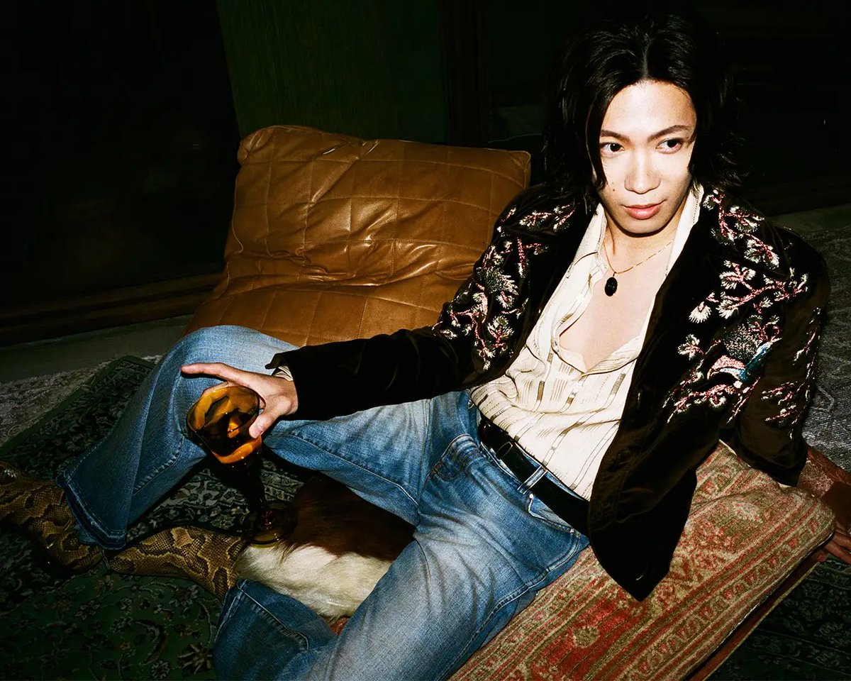 CultureCruise's tweet photo. ［News］

▼AMIRI『AUTUMN -WINTER 2026 CAMPAIGN』発表

グローバル・ブランドアンバサダーの
神宮寺勇太が登場📸

🔗https://t.co/8rDqMcoJVP

1970年代のウエストコースト・スタイルを着想源に、モダン・アメリカンクラシックのワードローブを現代的に再解釈したコレクション

#AMIRI
#神宮寺勇太 https://t.co/TsqOUFvyie