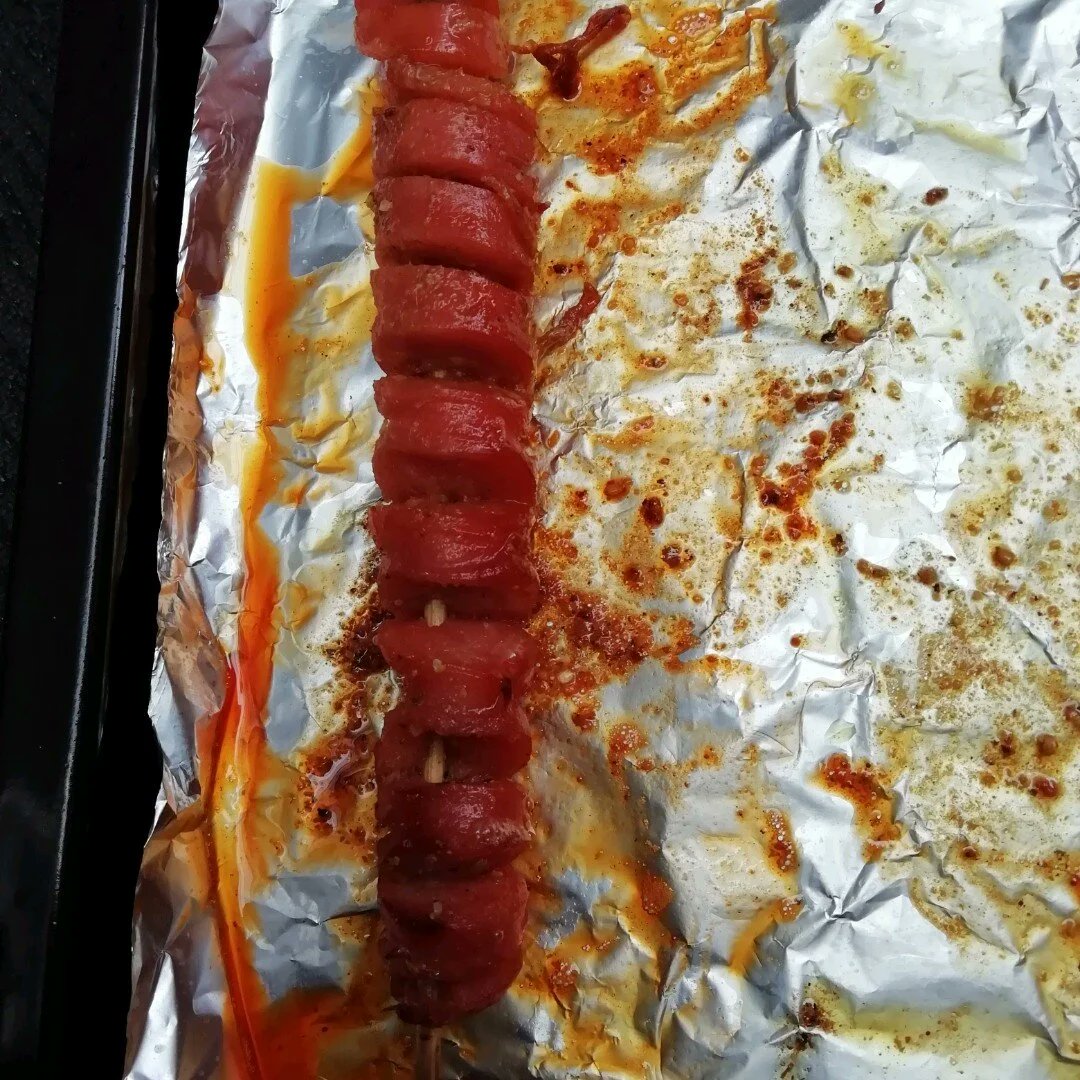 perlapaola3's tweet photo. Craving a warm, crispy sausage on a stick by the road Freshly grilled with spicy sauce—perfect street snack fix!， https://t.co/dDIs3OnsGF
