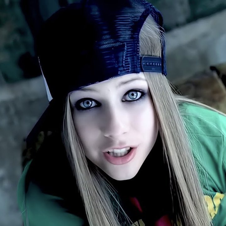 PopCrave's tweet photo. 24 years ago today, Avril Lavigne released “Sk8er Boi.” https://t.co/3TFkZcYkEy