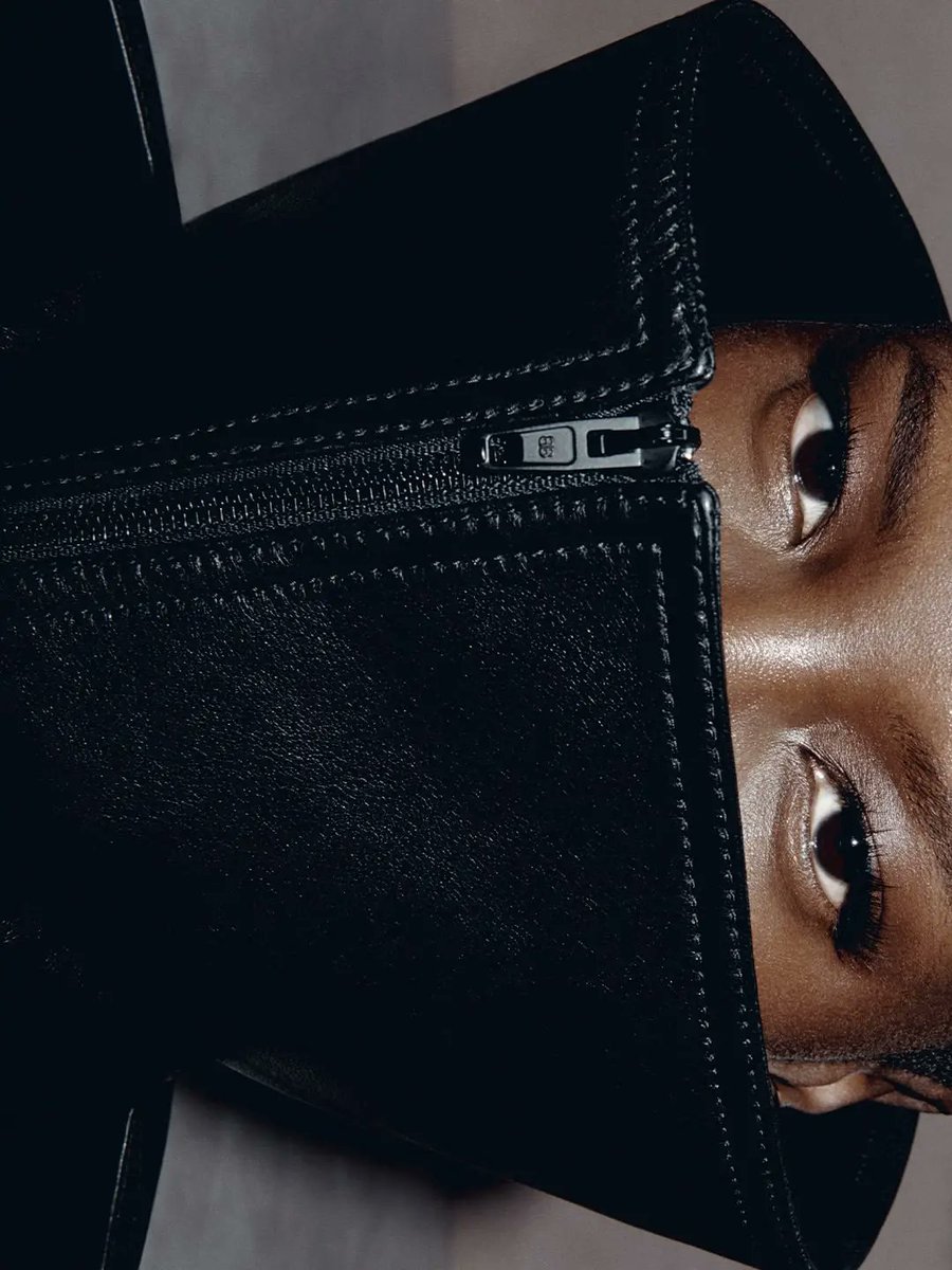 ZBoyacolu's tweet photo. BALENCIAGA WINTER 26

Anok Yai stars in Balenciaga’s Winter 26 campaign, photographed by Robin Galiegue, capturing the refined attitude and distinctive vision of the new collection. Discover it in stores. https://t.co/KiKtvFEM7i