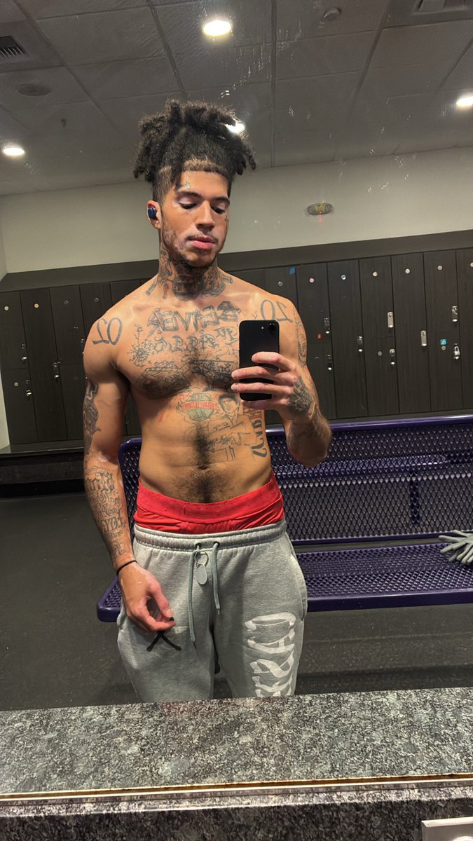 Ag14x19's tweet photo. First day back in the gym 💦👅 https://t.co/4mrRU4dOrE