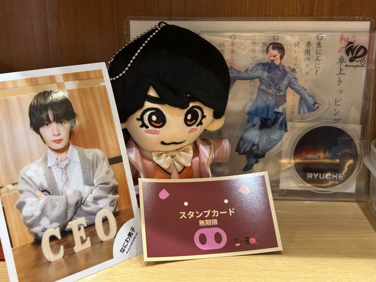 R200351's tweet photo. 10時頃行ったら誰も並んでおらず、少しTBS行って戻って来たら2組並んでて10番の席は確保できず🥲(7番でした)
前に並んでた長尾担お2人にお声掛けして写真一緒に撮ったのですが連絡先聞くの忘れたのでここでお礼言わせてください。ありがとうございました🙇🏻‍♀️

#大西流星 #なにわ男子 #ラーメン和 https://t.co/3utetvSdxi
