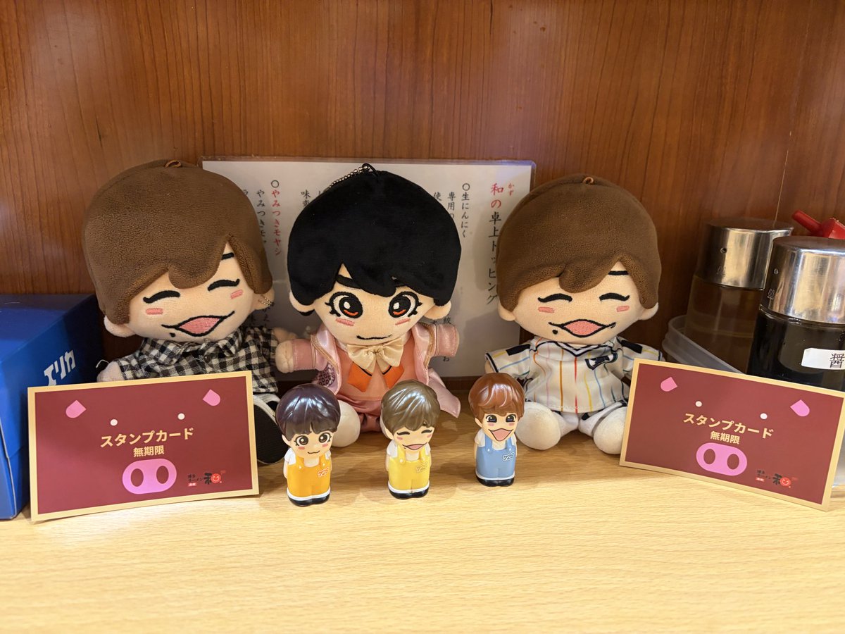 R200351's tweet photo. 10時頃行ったら誰も並んでおらず、少しTBS行って戻って来たら2組並んでて10番の席は確保できず🥲(7番でした)
前に並んでた長尾担お2人にお声掛けして写真一緒に撮ったのですが連絡先聞くの忘れたのでここでお礼言わせてください。ありがとうございました🙇🏻‍♀️

#大西流星 #なにわ男子 #ラーメン和 https://t.co/3utetvSdxi