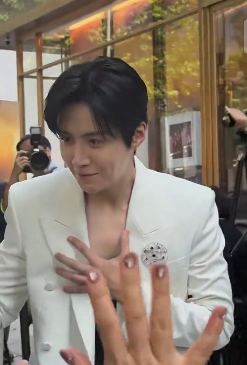 shkdramas's tweet photo. "I want to look sexy"

ALSO HIM: https://t.co/cKON9RGSGv