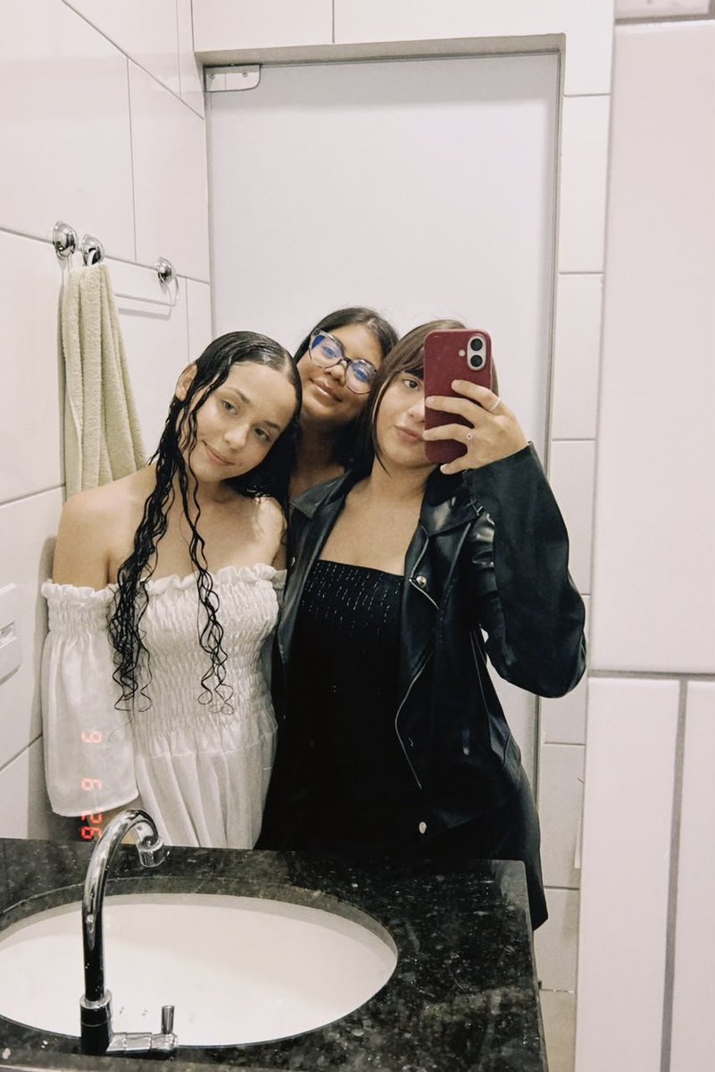 dafsszoca's tweet photo. always forever 💘 https://t.co/8xzU4aXRjc