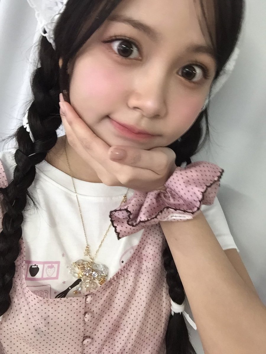 Rmenka28's tweet photo. Pose Ini terlalu cute💞

#carmen #hearts2hearts https://t.co/LV3VeUWwIq
