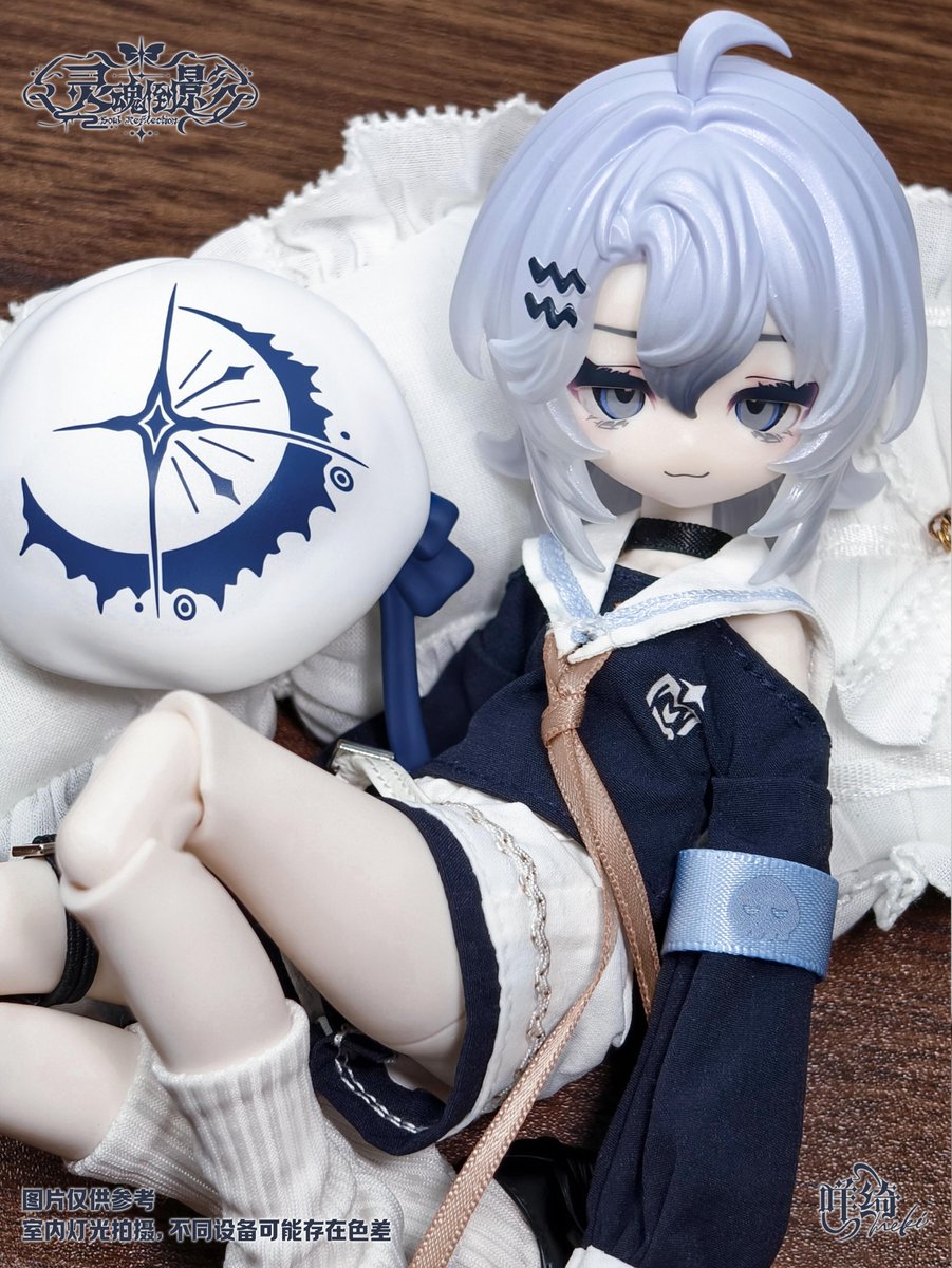hermeow_shop's tweet photo. ✨🆕ブラインドドール新作速報🆕✨
「造物の心」シリーズで知られる MEKI（メキ）社より、「 終末の祝福 」の正統続作、
1/8スケール ブラインドドールシリーズ「霊魂の倒影」が情報公開✨

今回は、通常種類の 「影」をご紹介します。

「🌠 光を追う者」

ストーリー設定で「灯」とは双子です！
帽子は強力マグネット仕様で、外れにくくなっています✔

📢前作「終末の祝福」よりのアップグレード内容：
1️⃣ 5軸精密加工による金型を採用し、頭部シェルの緩みを改善
2️⃣ 新「祝福」ボディに固定用バックル＋超硬アルミを追加し、勝手にお辞儀しにくい仕様に
3️⃣ 肌色は超白です。更に新たに大胸ボディを追加（「茶」「宮」に使用）

全高：約20cm（頭飾りを除く）
「霊魂の倒影」の顏パーツ・目パーツは、前作「終末の祝福」と互換性があります。
本シリーズは通常6種＋シークレット1種＋単品ドール1種の構成となります。

本商品は近期予約受付予定、続報をお待ちください💖

※画像は参考用です。室内照明下で撮影しており、閲覧環境により色味が異なる場合があります‼️

当店で本シリーズの相関ツイート∶
https://t.co/av3dMRj97c