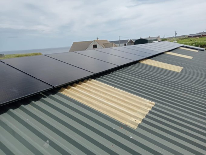SolarDynamix's tweet photo. Farmers: could your roof help power your farm? 🚜☀️

Solar can support milking, cooling, pumps and workshops while reducing grid reliance. Add battery storage to save surplus energy for later.

Comment “SOLAR” for more information.

#FarmSolar #SolarDynamix https://t.co/QJMhBHW7Yu