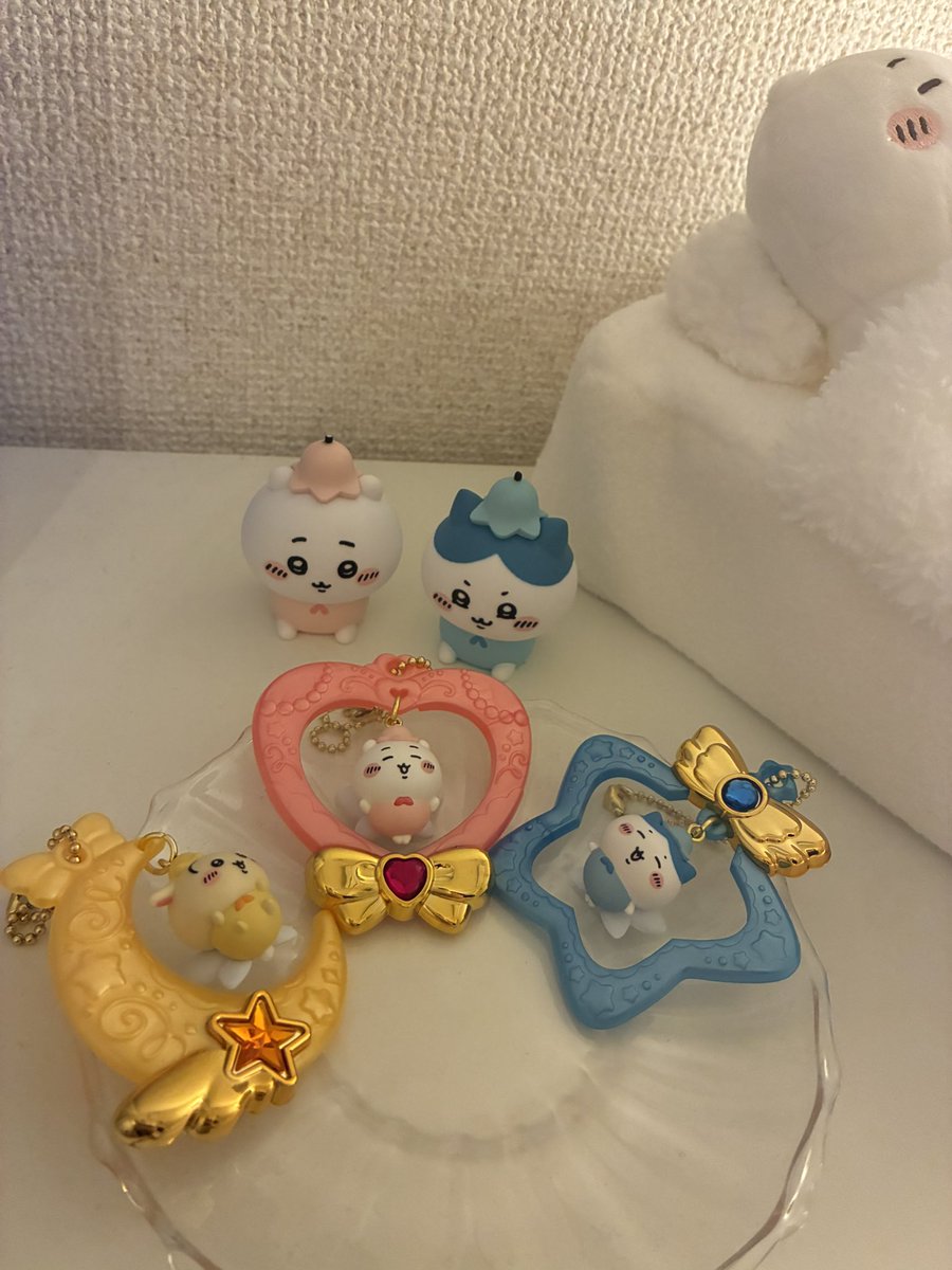 karintou_mintia's tweet photo. やっっっっっと見つけたスイングチャーム...🥺
私の中の女児が暴れてちいハチうさちゃん確保...(というか、モモンガちゃん、先輩、古本屋さんは棚スッカラカンだった) https://t.co/E82cEK22XV