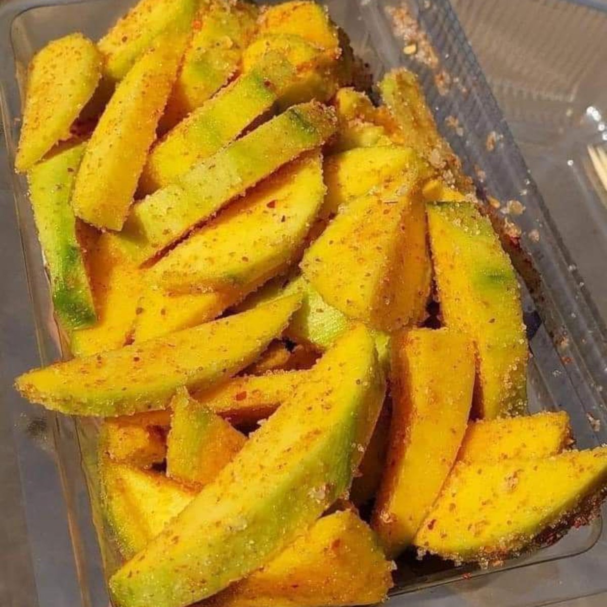 ProdukRacun_10's tweet photo. Valid gak sih kalau makanan ginian tetep disebut rujak? Padahal gak pake bumbu kacang sama sekali, cuma modal mangga dipakein bubuk cabai garam. https://t.co/SrVzfdwhiN