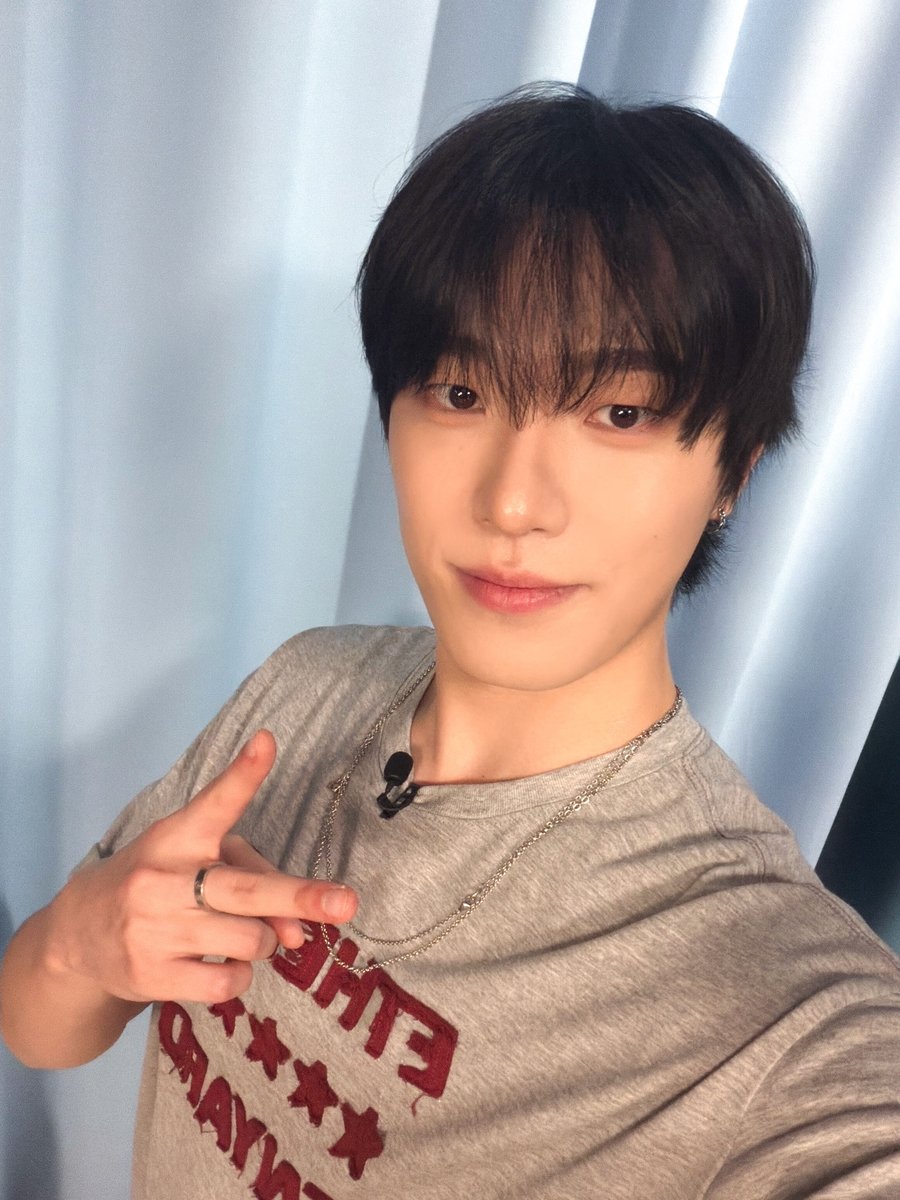 pledis_17's tweet photo. [17'S 디노]
260909 #허경환의유행쇼

#DINO #디노
#吉BOARD #길보드 https://t.co/WKzUsg0z4l