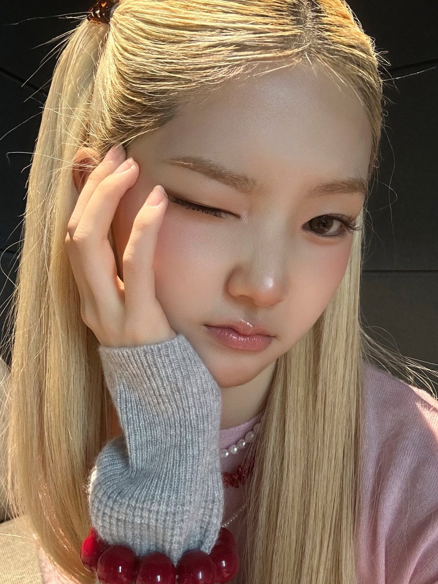 parkseoheea's tweet photo. 안녀엉🤗 오늘로 2주차 활동도 끝.ᐟ.ᐟ.ᐟ이 났는데요! 이번주에도 많은 응원과 사랑 보내주신 덕분에 힘내서 무사히 마칠 수 있었어요-!♡ 고작 일주일 차이지만? (-) https://t.co/Scjvat1Mxo