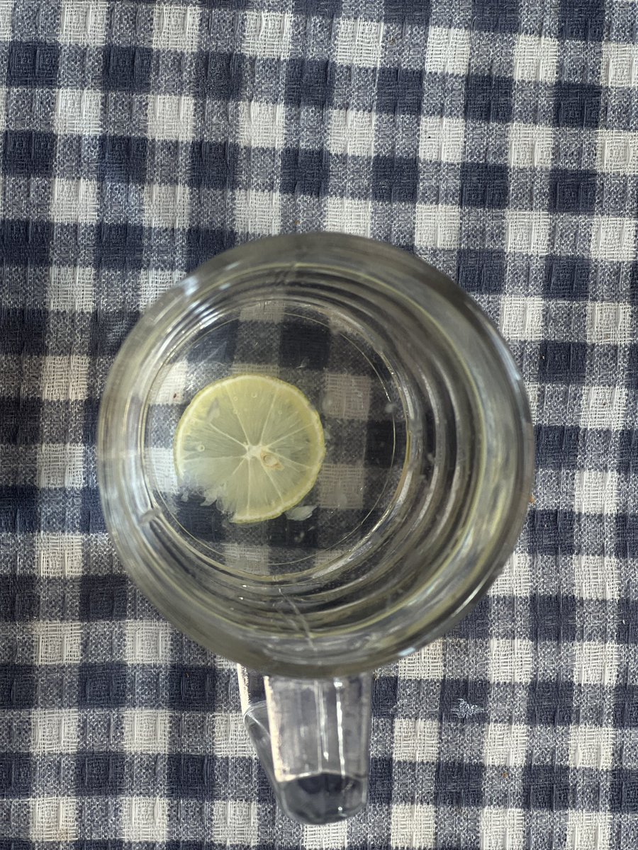sarahqrb2's tweet photo. Don’t forget your daily water😚 https://t.co/jcAlY75DgT